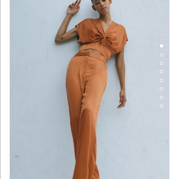 Flowy satin pants - Picture 2 of 4